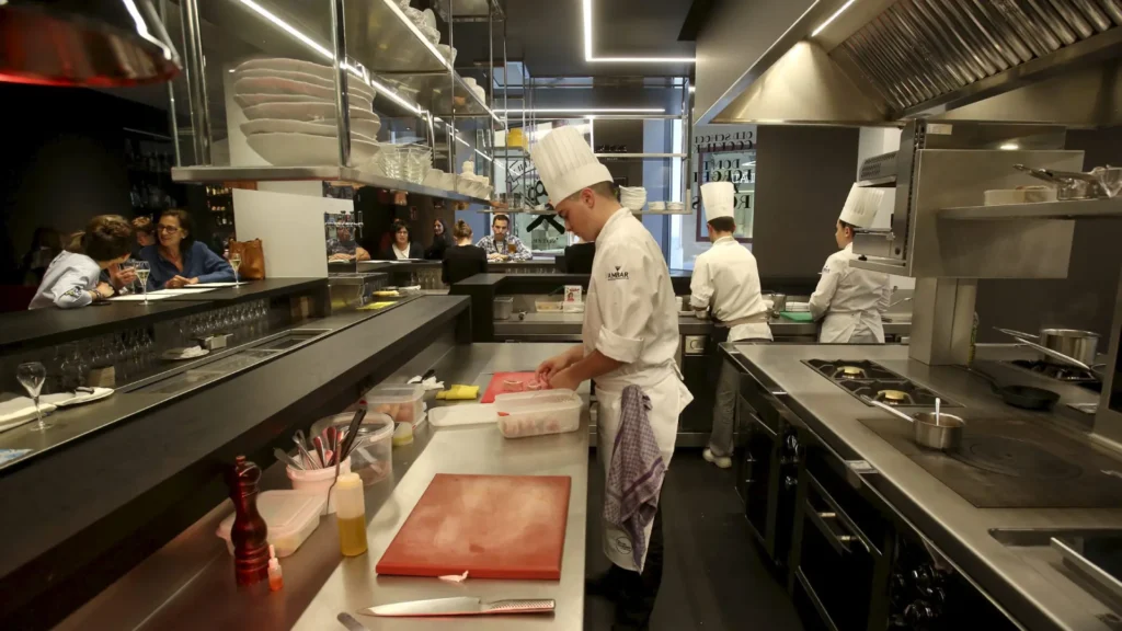 RESTAURANTES RECONOCIDOS REQUIEREN PERSONAL PARA DIVERSAS ÁREAS |POSTULA AHORA